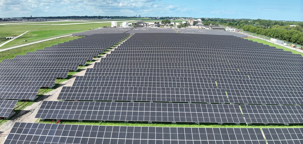 Solar panels in Milwaukee near airport